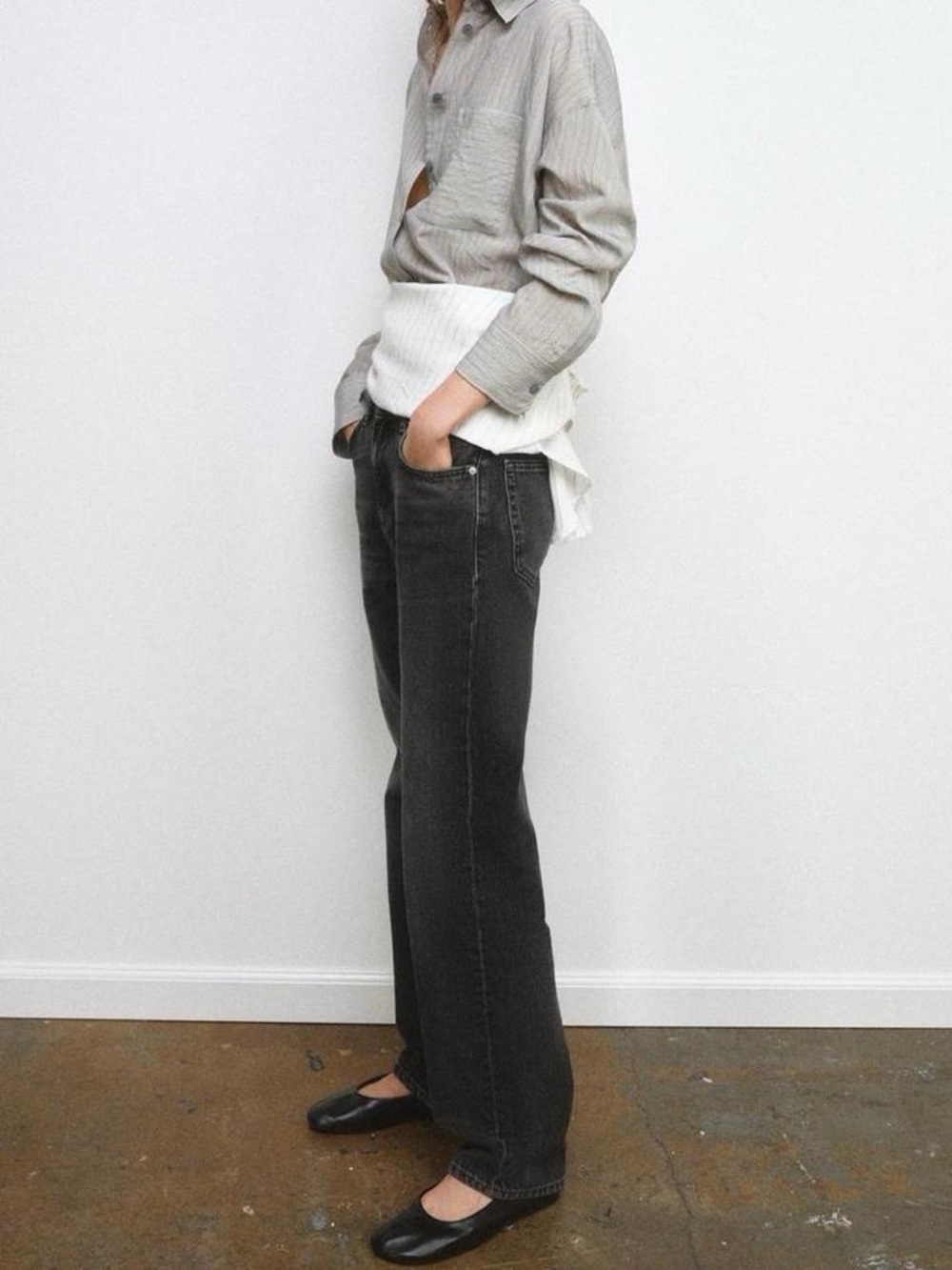 Zara Straight Leg Women’s Jeans in Charcoal